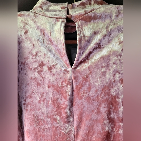 Ambiance Pink Long Sleeve Crushed Velvet Dress w/ Collar Cut Out Size Medium - Picture 4 of 4